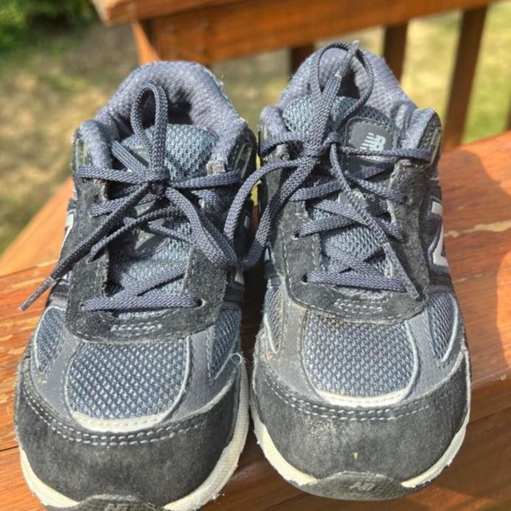 New Balance 990 Youth 9 Navy Blue Grey Unisex Running Play School